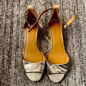 Beautiful gold wedge shoes!